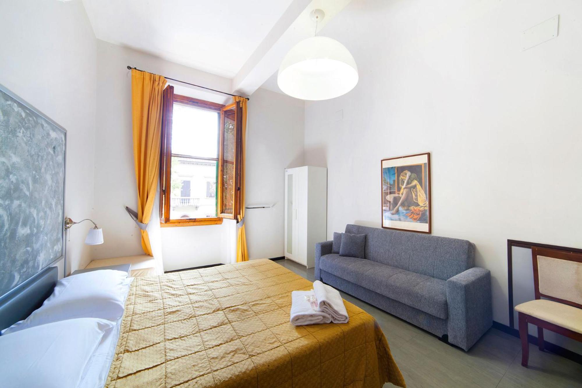 Dreibettzimmer mit Gemeinschaftsbad